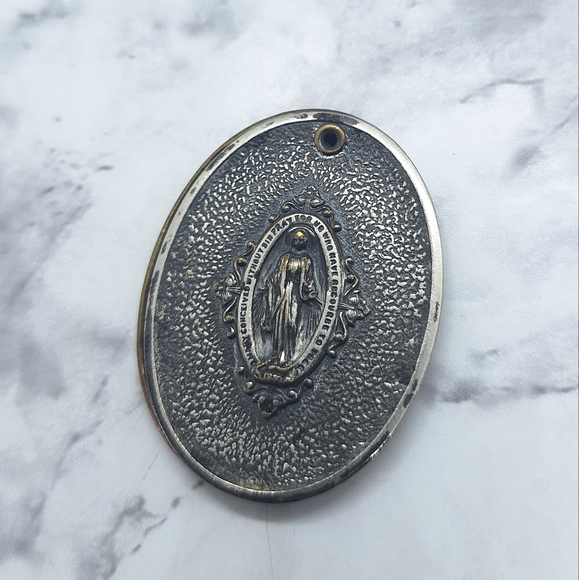 Vintage  Catholic Pendant Charm - Picture 5 of 6